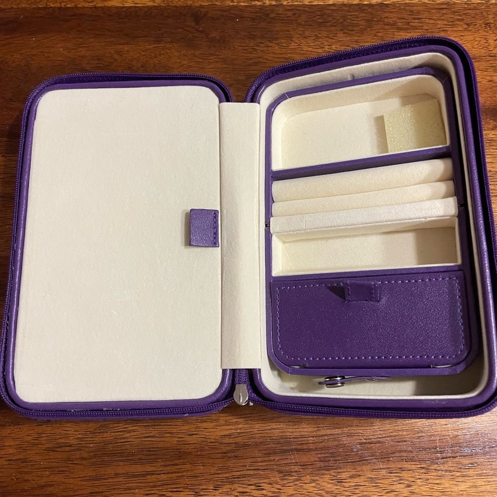 Lia Sophia Advisor only Jewelry Organizer. NWOB.
